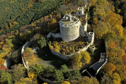 Burgruine Landsee, herbstliche Landschaft